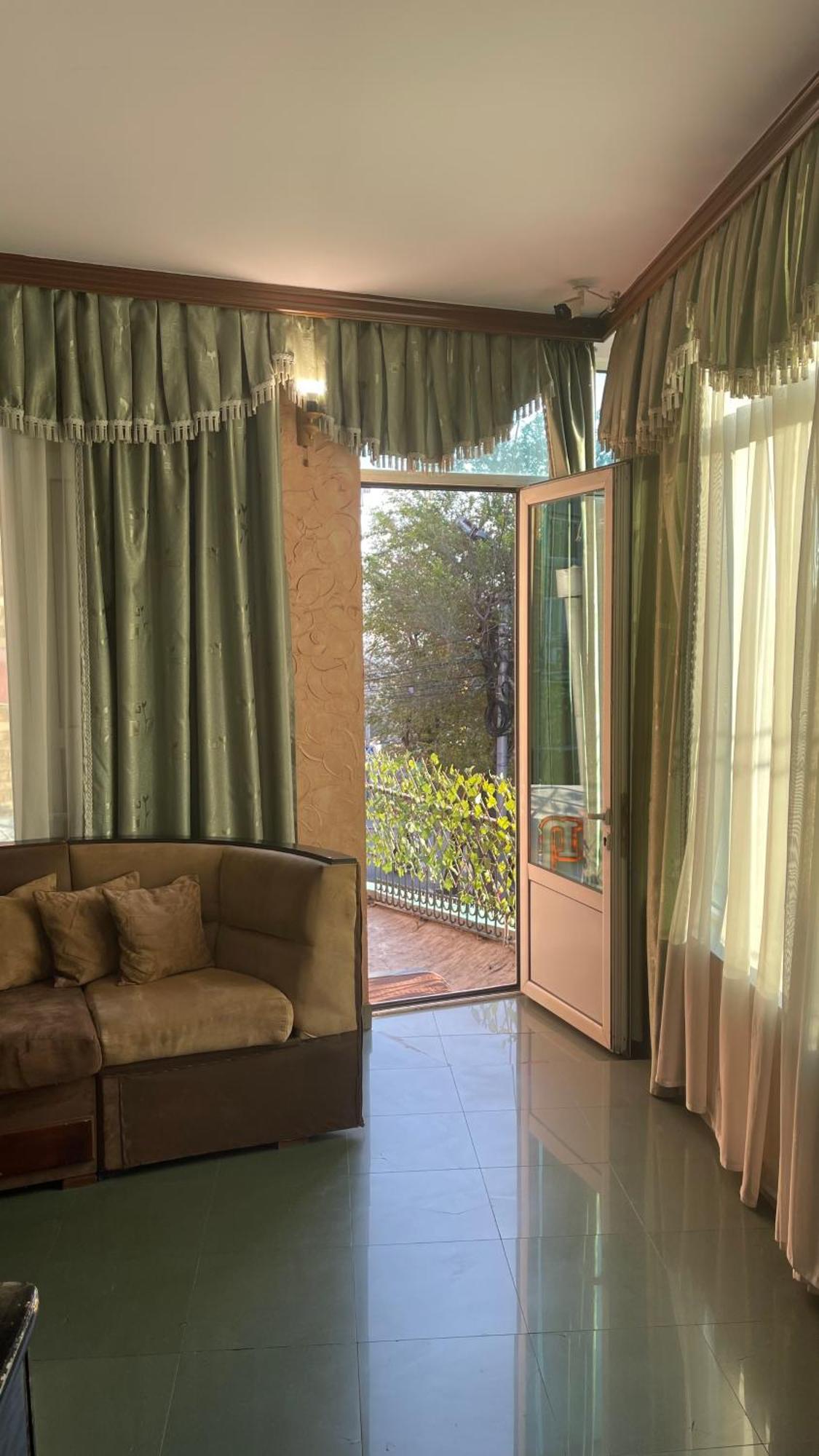 Citrus Guest House 耶烈万 外观 照片